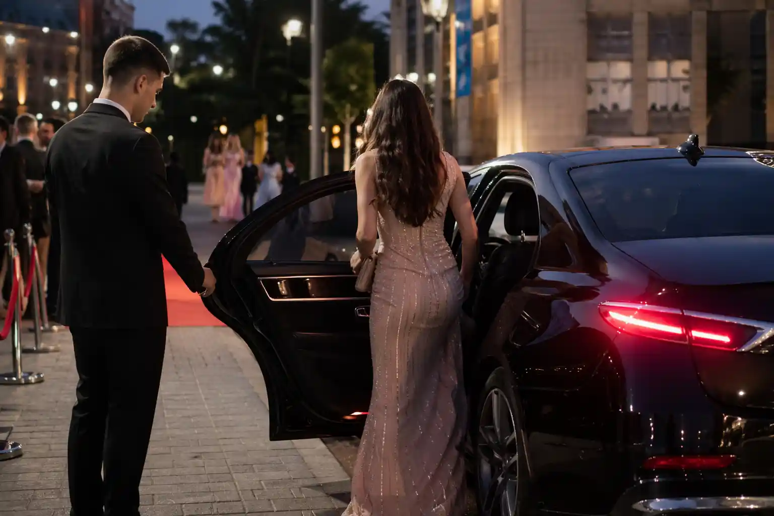 Iznajmljivanje kola za maturu – Elegantan dolazak bez komplikacija